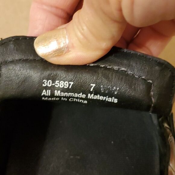 Easy Street mock croc tasseled metallic gold slip on shoes size 7 - Picture 7 of 7